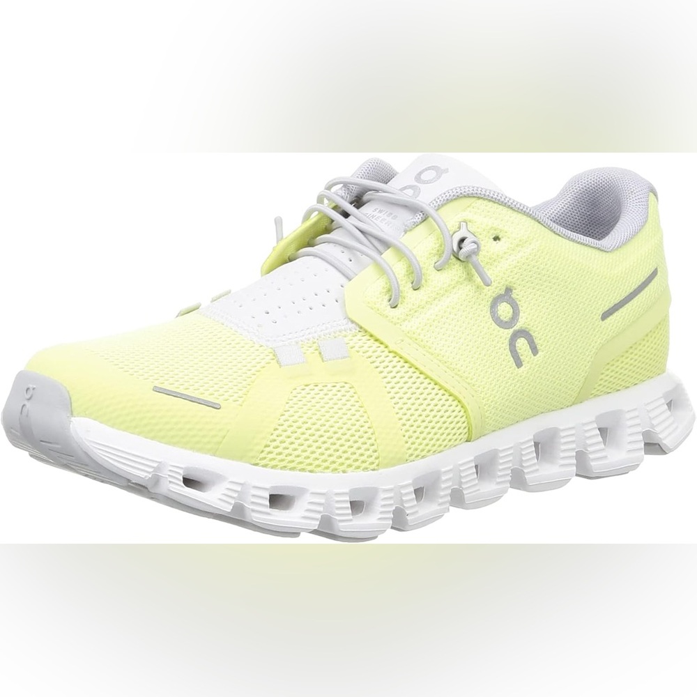 On Cloud 5 Sneakers in Hay/Frost
